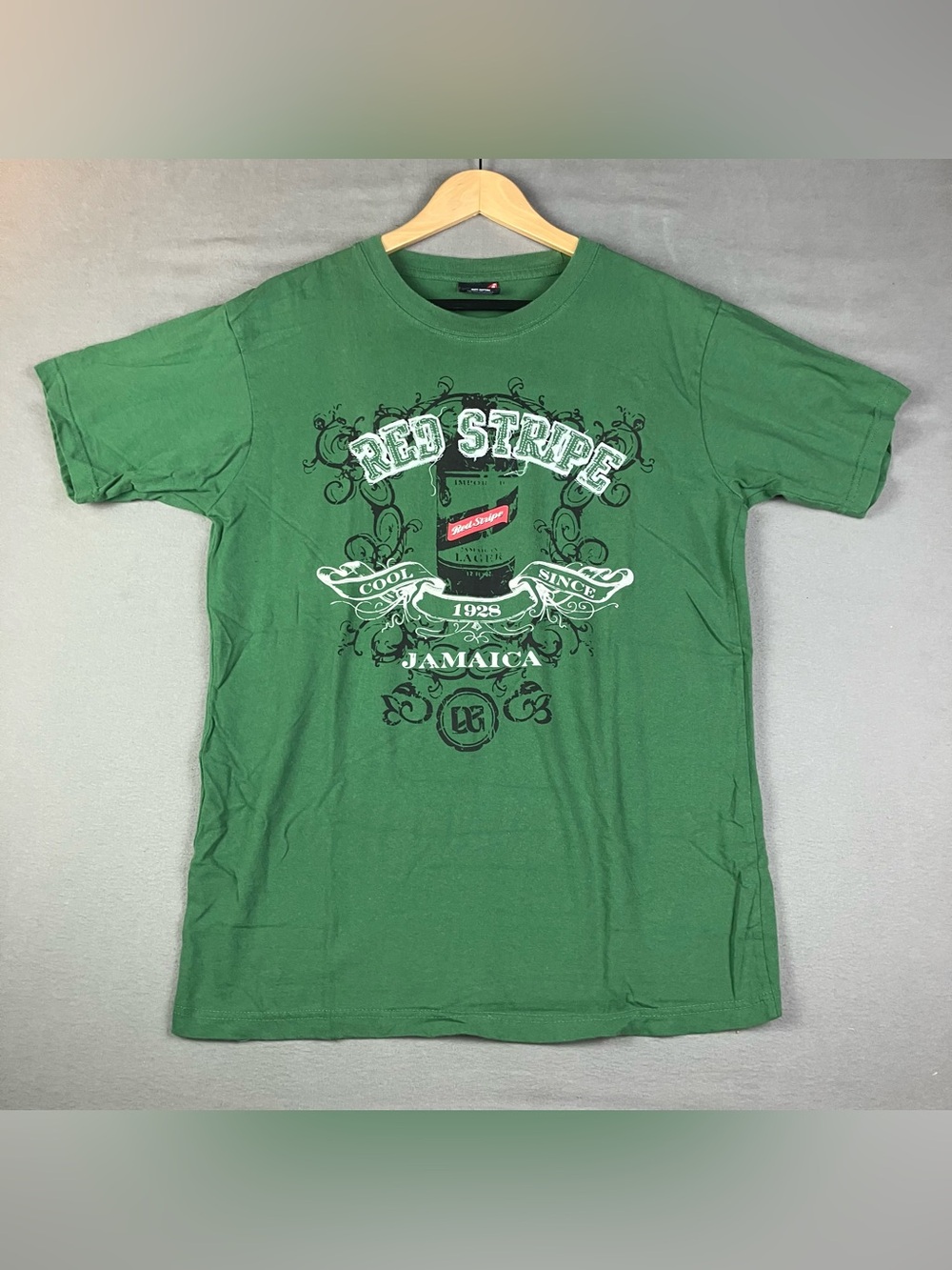 Red Stripe Beer Lager Jamaica Men’s Size M Green Embroidered Logo Y2K. In good c